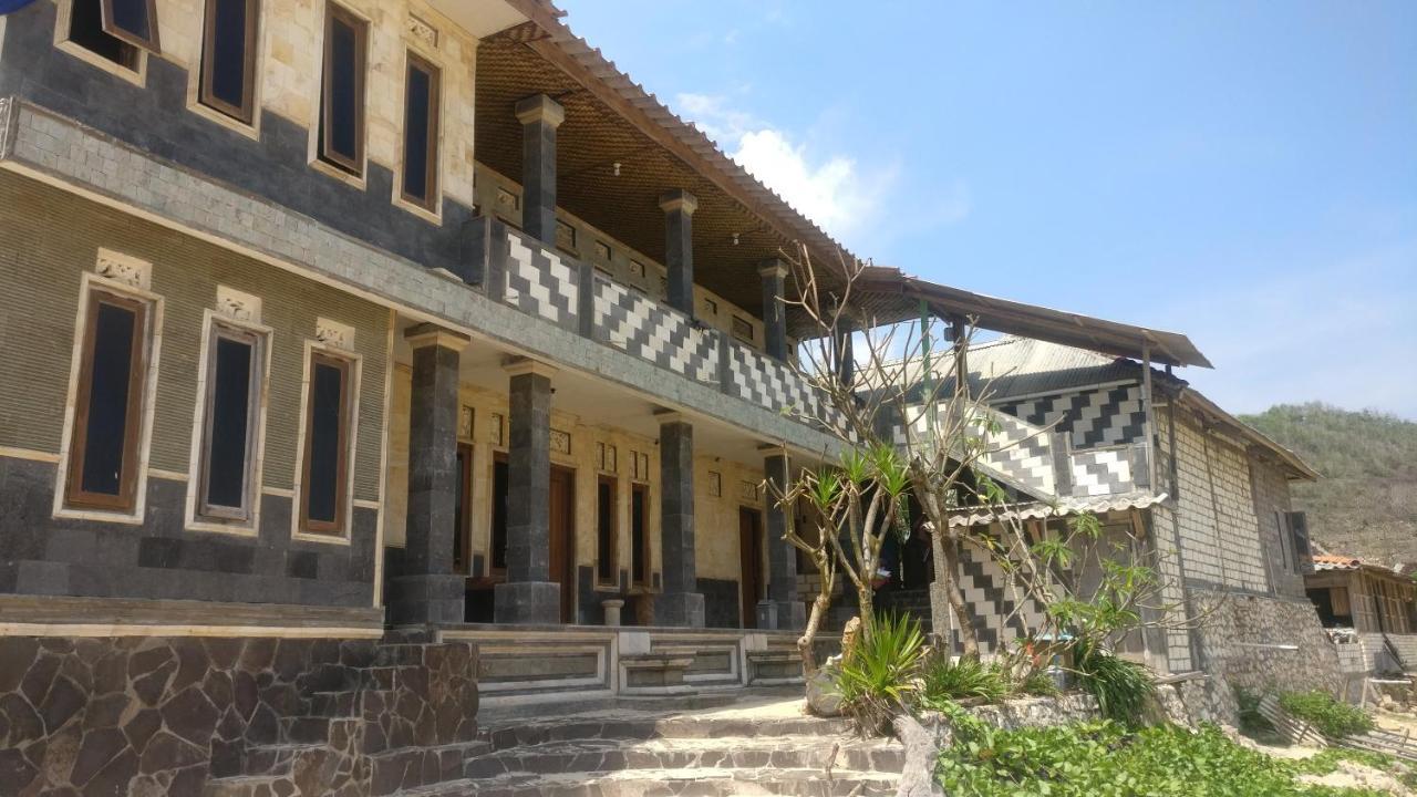 Hotel Kampoeng Drini Brono Exteriör bild